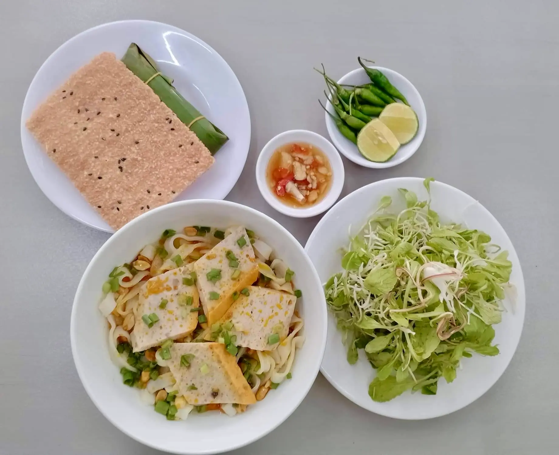 Hình ảnh Mì quảng chả tôm
