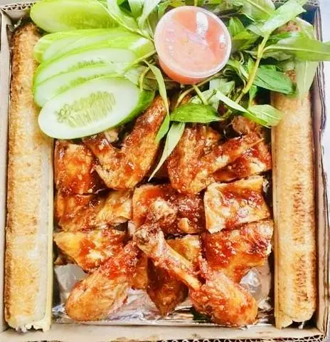 Hình ảnh Gà nướng nguyên con - 2 cơm lam