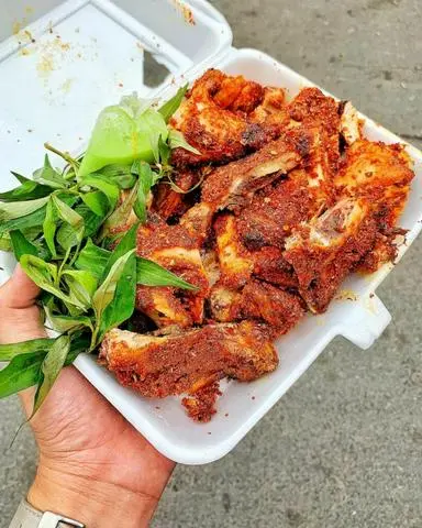 Hình ảnh Gà nướng muối ớt nữa con