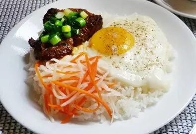 Hình ảnh Cơm sườn ốp la