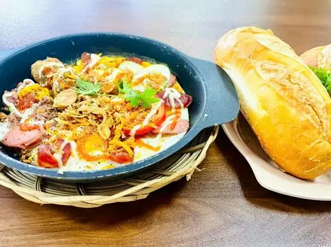 Hình ảnh Bánh mì chảo sốt trứng muối