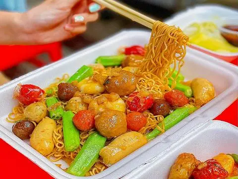 Hình ảnh mì xào hải sản cá viên _ 2 người ăn 