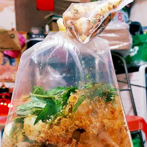 Hình ảnh Bánh tráng tỏi ớt tóp mỡ