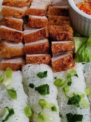 Hình ảnh Bánh hỏi heo quay nem nướng 