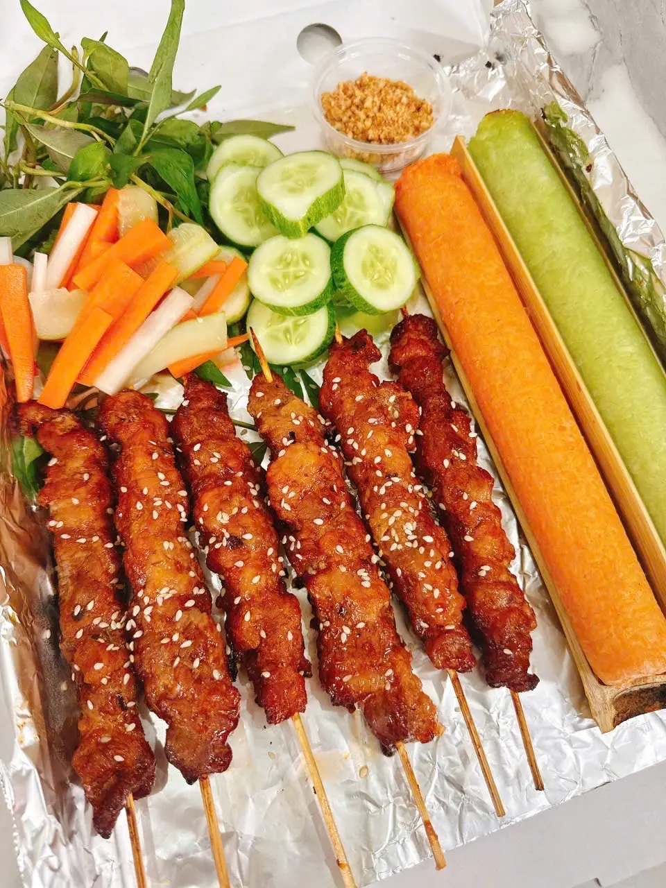 Hình ảnh Xiên Heo Nướng Cơm Lam  (4x + 1 cơm)