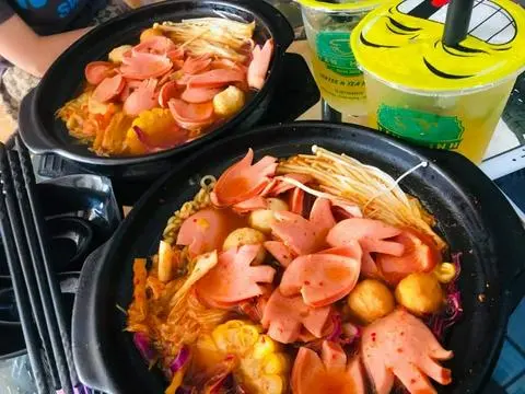 Hình ảnh Mì cay xúc xích + nấm (ĐB 3)