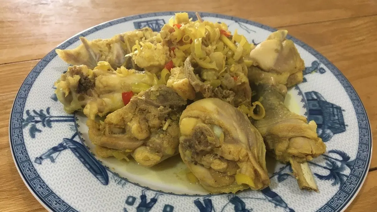 Hình ảnh Cơm gà kho xả
