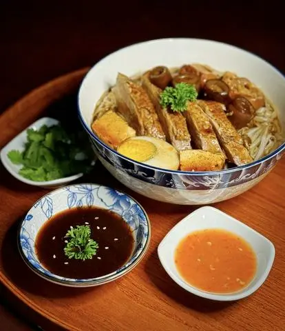 Hình ảnh Hắc kim phở thịt vịt - Black gold noodles with duck