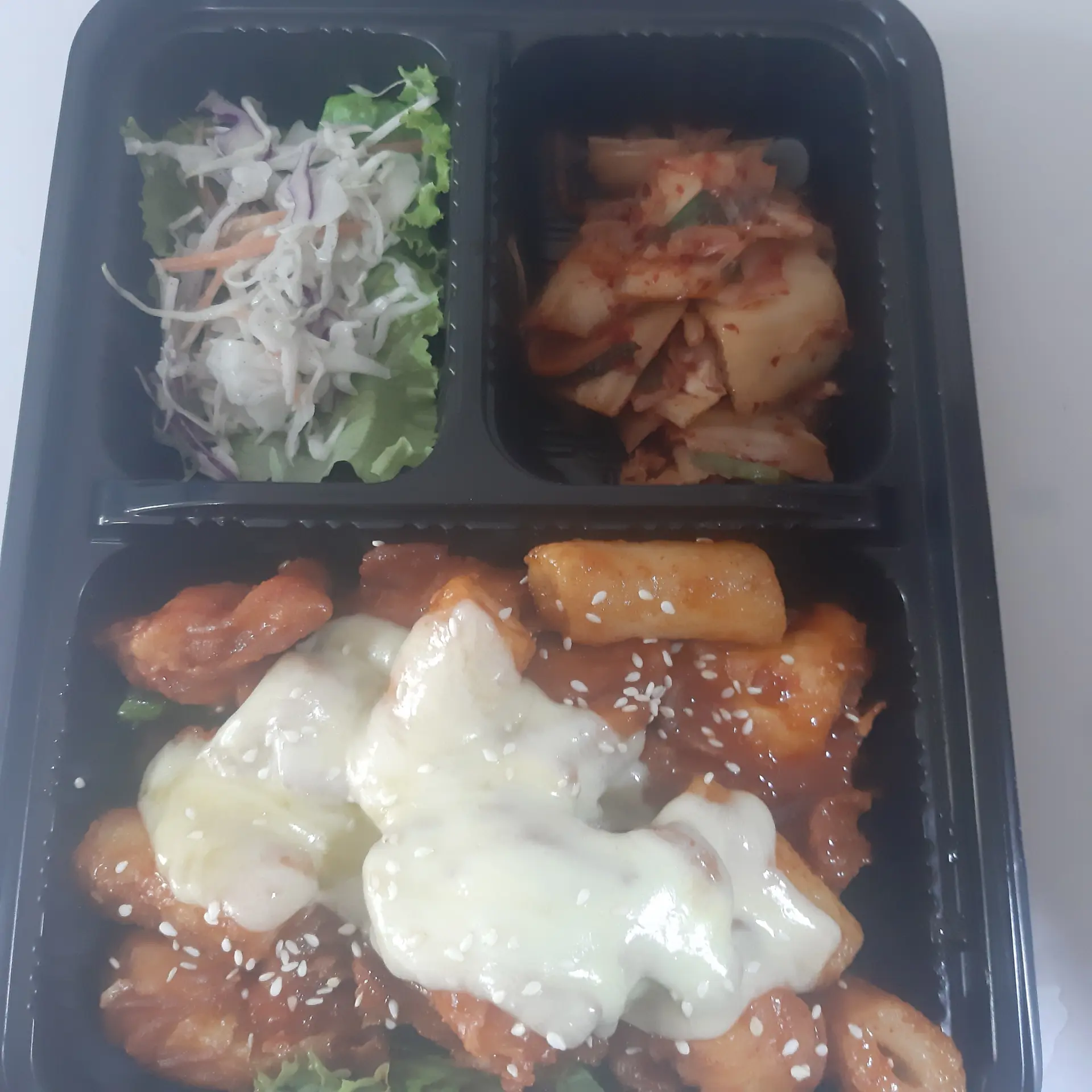Hình ảnh Gà Sốt Cay Bánh Gạo Phủ Phô Mai Mozzarella cay 