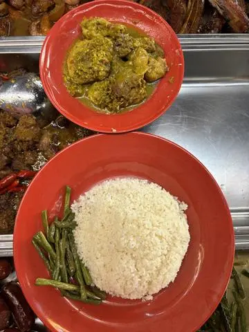 Hình ảnh Cơm gà kho xả