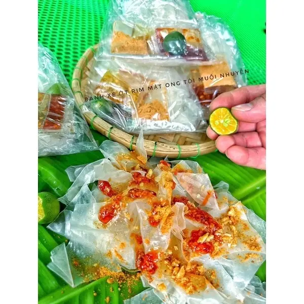 Hình ảnh Bánh Tráng Muối Sặc Ớt Rim Siêu Cay 