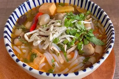 Hình ảnh Combo bánh canh thập cẩm chay + Nước ép
