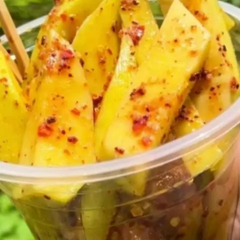 Hình ảnh xoài lắc muối tôm 