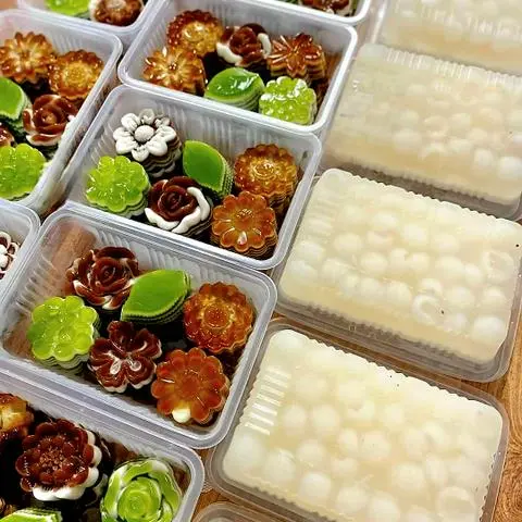 Hình ảnh 2 hộp rau câu giòn lá dứa, cafe, cacao 12 bông ngàn lớp siêu ngon 400gr