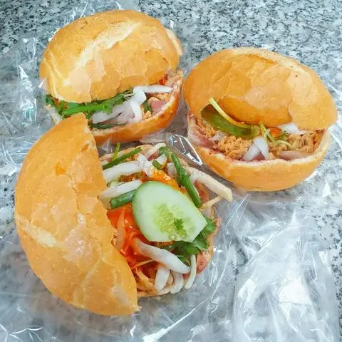 Hình ảnh Bánh mì Cóc nhiều Bơ nhiều trứng Béo ngậy 