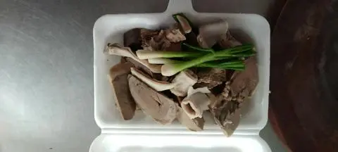 Hình ảnh Đĩa lòng heo hấp thập cẩm  phần nhỏ kèm 1 tô cháo không 