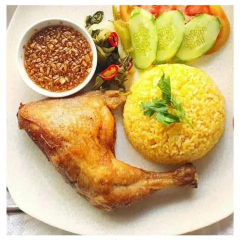 Hình ảnh Cơm Gà Xối Mỡ Đùi Góc Tư size Lớn