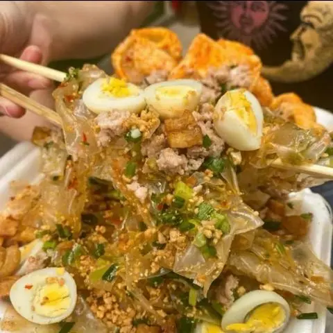 Hình ảnh Bánh Tráng Mỡ Hành Thịt Bằm + 2 Trứng Cút