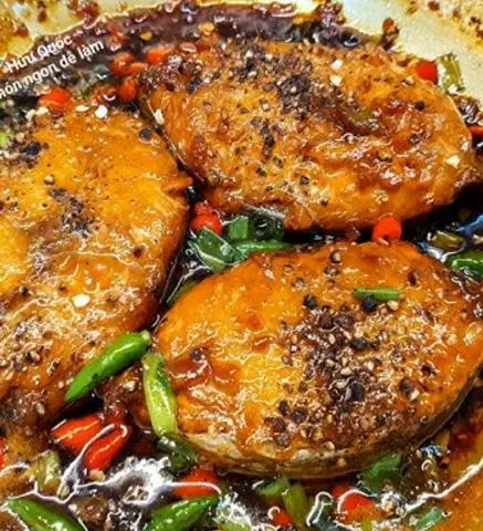 Hình ảnh Cơm cá thu kho tiêu 