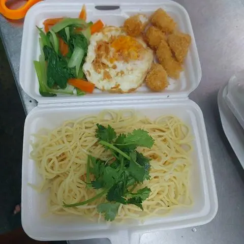 Hình ảnh mì y xào gà viên + trứng 