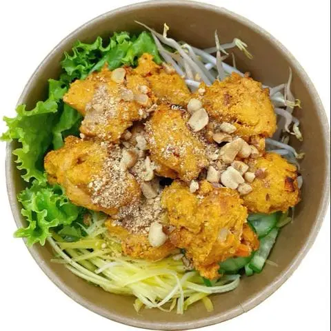 Hình ảnh bún gạo lứt trộn đậu hũ ức gà viên nướng