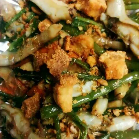 Hình ảnh Móng tay xào rau muống