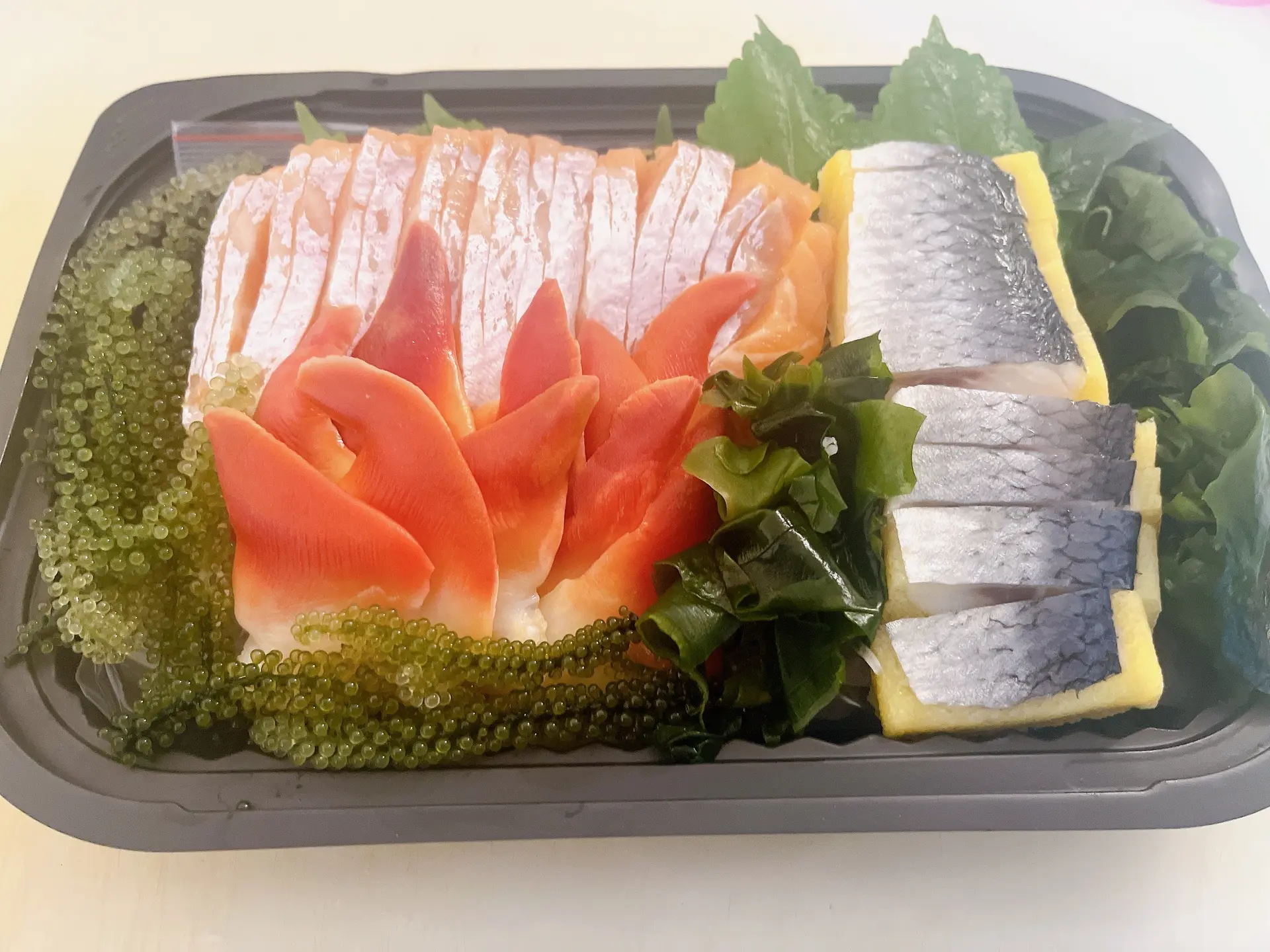 Hình ảnh S31 - sashimi combo bụng cá hồi , sò đỏ, cá trích mỗi loại 10m
