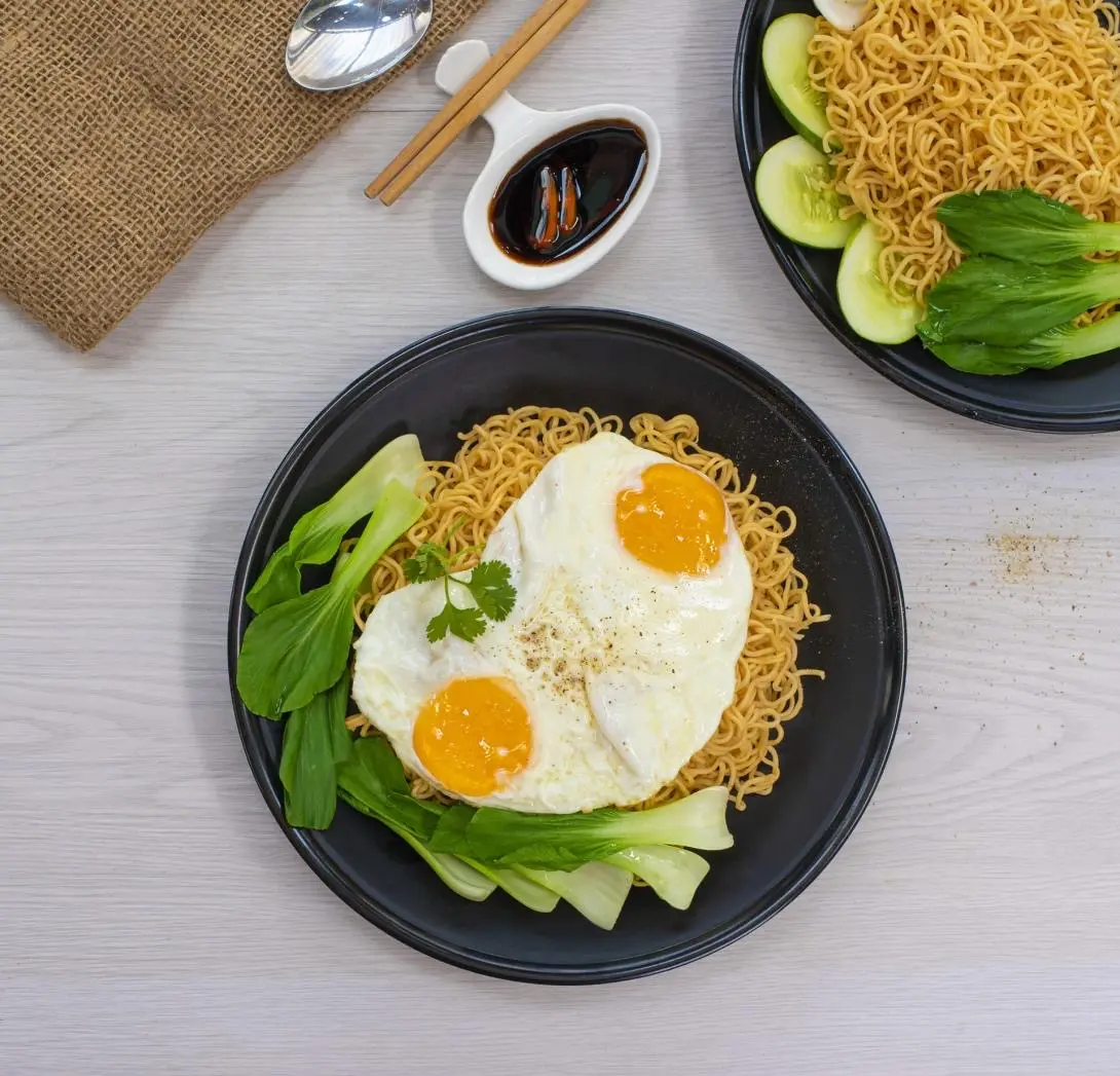 Hình ảnh Mì xào 2 trứng ốp la