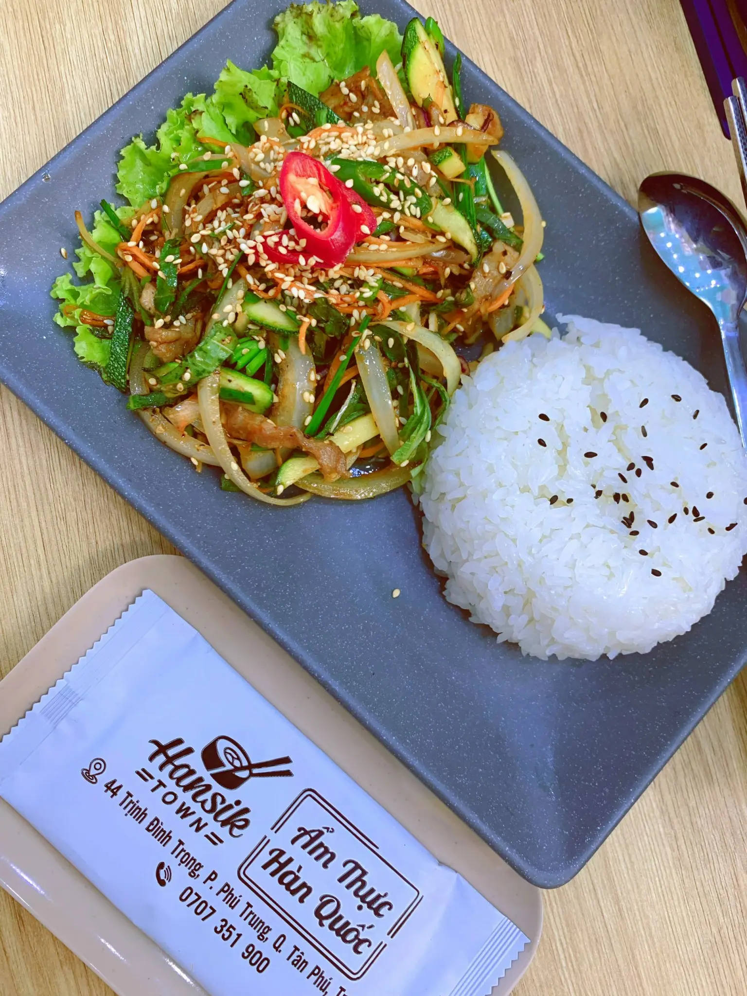 Hình ảnh Cơm thịt heo xào cay jeyuk