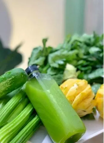 Hình ảnh ép chậm cần tây mix thơm ly lớn 
