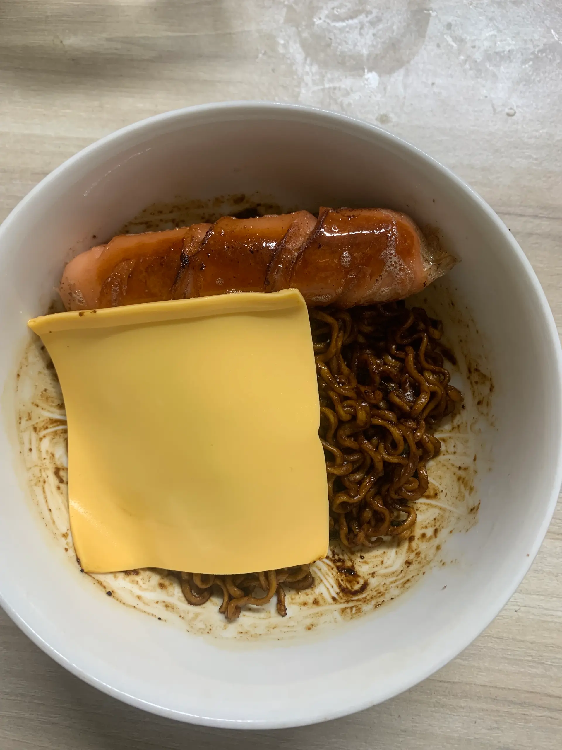 Hình ảnh Mì Tương Đen Xúc Xích - Phô Mai