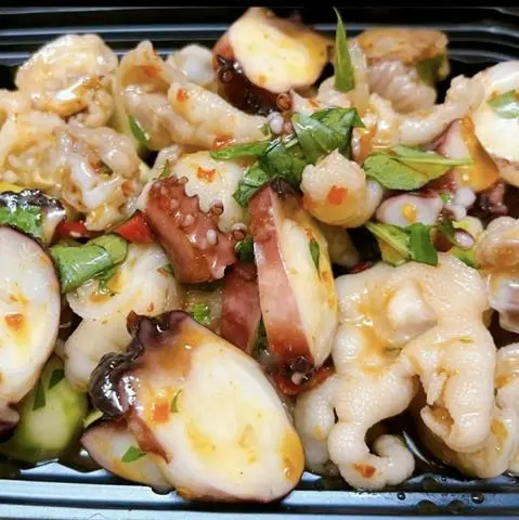 Hình ảnh Chân gà bạch tuộc sốt thái (size vừa)