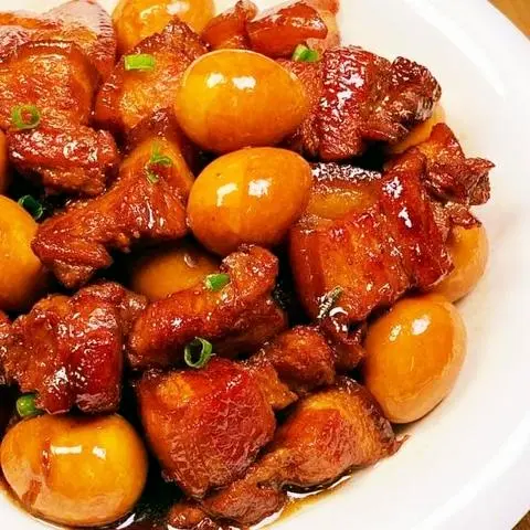 Hình ảnh Cơm thịt kho trứng cút