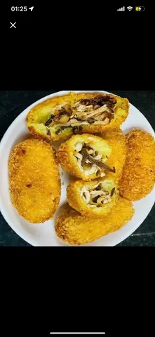 Hình ảnh Xôi chiên gà nấm - chấm tương ớt Hà Nội