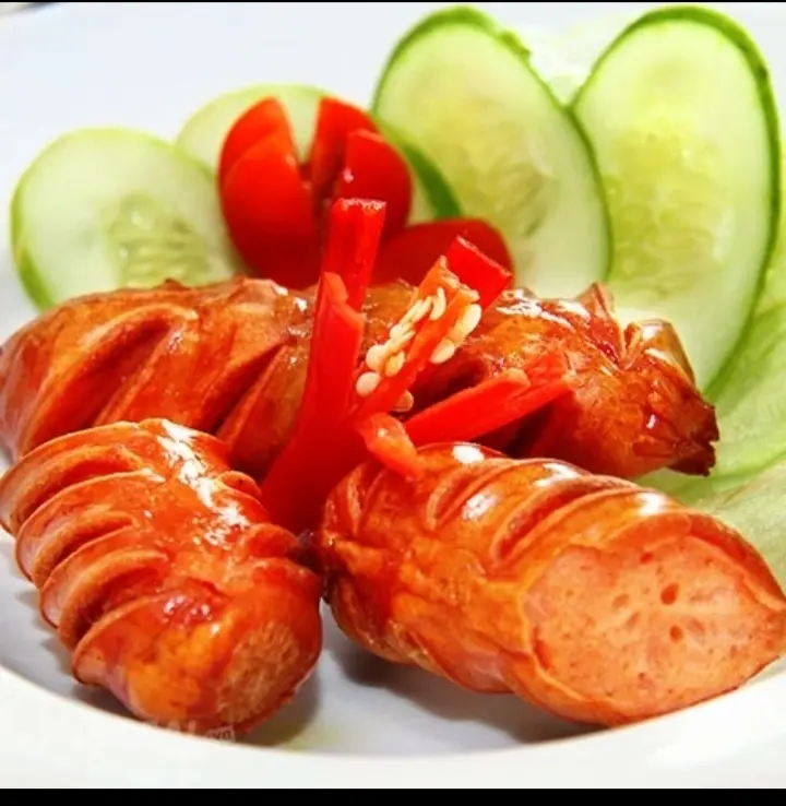 Hình ảnh xúc xích đức chiên nhúng mắm tỏi