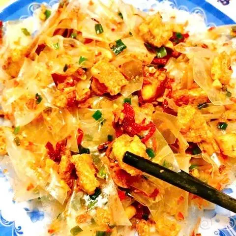 Hình ảnh Bánh tráng trộn mỡ hành Tốp Mỡ - cút luộc