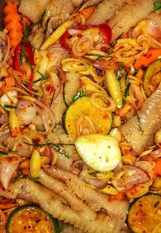 Hình ảnh Chân gà rút xương sả tắc - size lớn