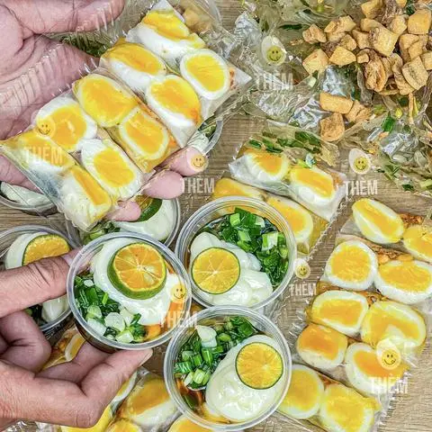 Hình ảnh Bánh Tráng Cuốn Trứng Lòng Đào - Mỡ Hành Kèm Sốt
