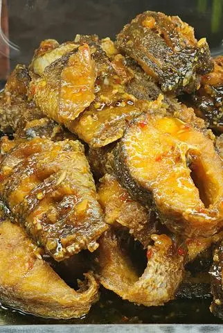 Hình ảnh Cơm Cá Lóc Chiên Sốt Mắm Tỏi
