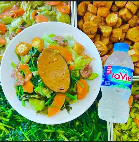Hình ảnh Cơm cá thu+ nước khoáng 