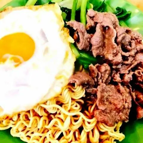 Hình ảnh Mì gói xào bò - trứng