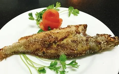 Hình ảnh Cá Sặc Chiên Tươi Xoài Bằm + Cơm + Canh