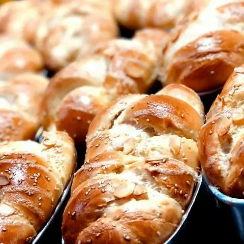 Hình ảnh Bánh mì Hoa Cúc Truyền thống