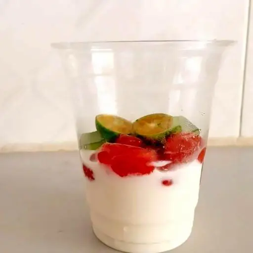 Hình ảnh Sữa chua hạt đác dâu tây