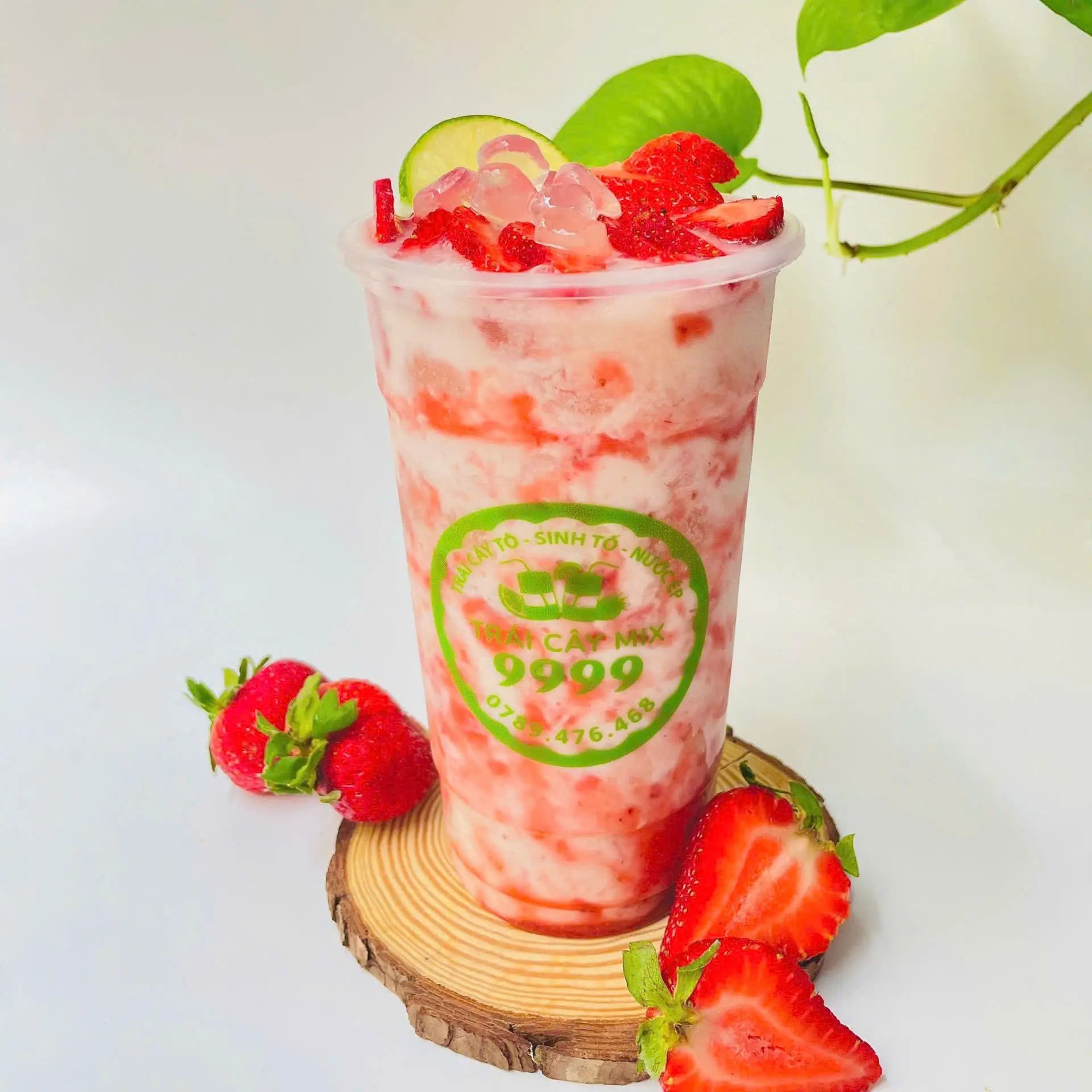 Hình ảnh Sữa chua lắc dâu tây - Best Seller