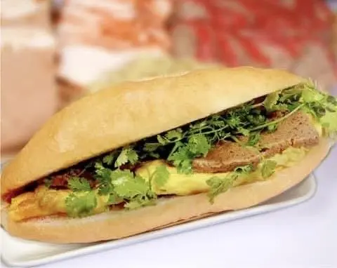 Hình ảnh Bánh mì pate trứng