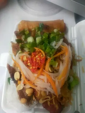 Hình ảnh Bún Thịt Nướng Đầy Đủ + Trà Tắc Lớn 