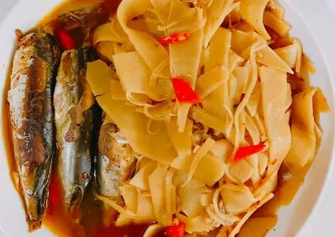 Hình ảnh Cơm - cá nục bông kho măng