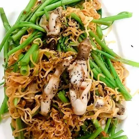 Hình ảnh Mì gói xào mực