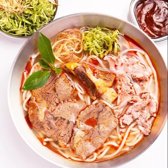 Hình ảnh Bún bò tái nạm gân